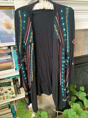 Caite BlackEmbroidered Open-Front Women's Cardigan with Geometric Accents